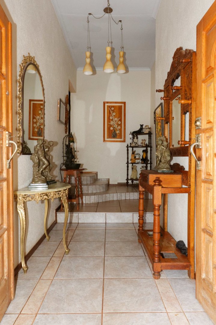 5 Bedroom Property for Sale in Wilkoppies North West